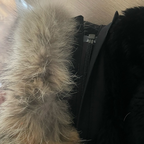 Canada Goose Kensington Black Parka with Fur Hood - Picture 6 of 7